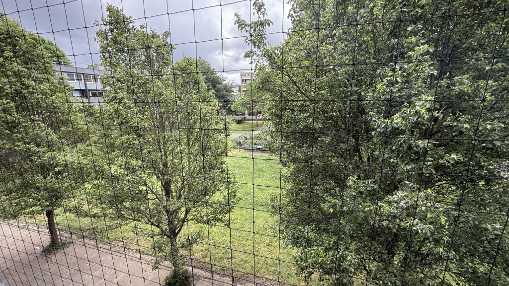 Lot: 78 - VACANT ONE-BEDROOM TOP FLOOR FLAT REQUIRING IMPROVEMENT - View of communal area from, balcony